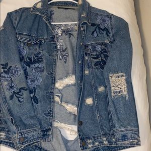 DISTRESSED OVERSIZED JEAN JACKET